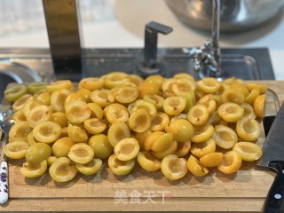 小利剑杏果酱的做法步调：3