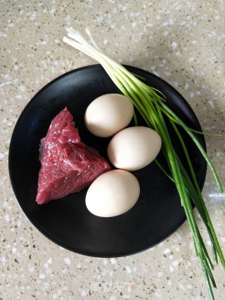 牛肉滑蛋的做法步调：1