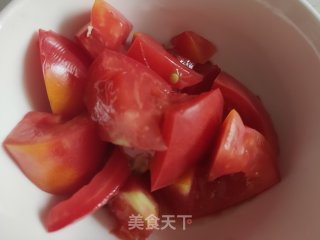 番茄青椒炒茄丁的做法步调：1