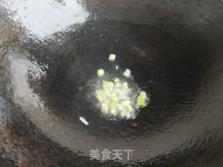 番茄青椒炒茄丁的做法步调：4