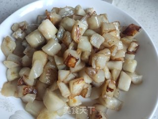 番茄青椒炒茄丁的做法步调：3