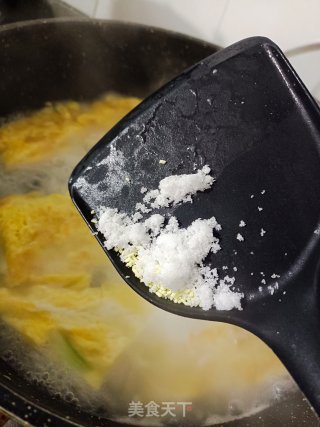 京彩黄瓜鸡蛋汤的做法步调：6