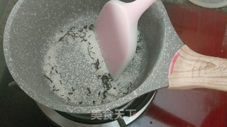 白豆烧仙草奶茶的做法步调：4