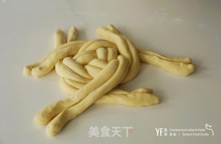 超柔嫩辫子里包的做法步调：3