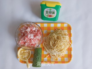 肉沫酱里的做法步调：1