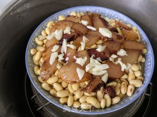 广式腊肉蒸黄豆的做法步调：6