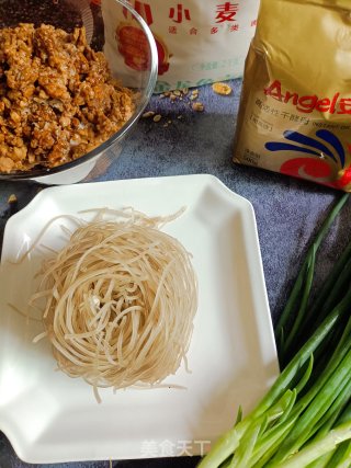 猪肉粉丝包的做法步调：1