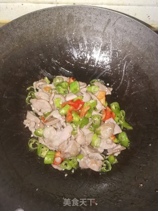牛肉鸡蛋炒辣椒的做法步调：5