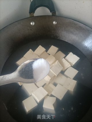 韭菜豆腐的做法步调：2
