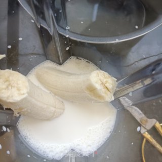 喷鼻蕉苦桃冰淇淋的做法步调：2