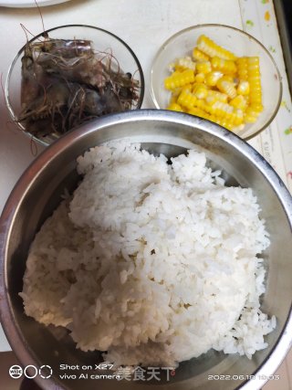 虾头玉米炒饭的做法步调：1