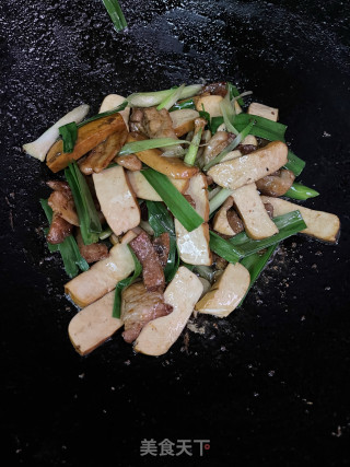 喷鼻干炒五花肉的做法步调：10