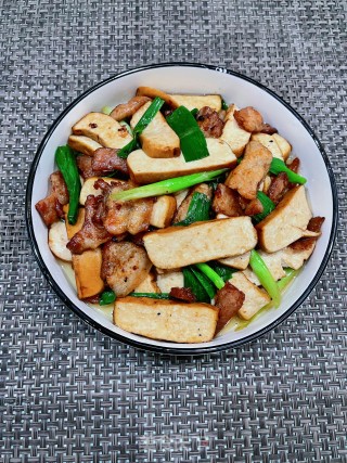 喷鼻干炒五花肉的做法步调：13