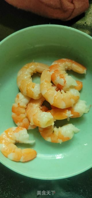 虾仁拌木耳春葵的做法步调：3