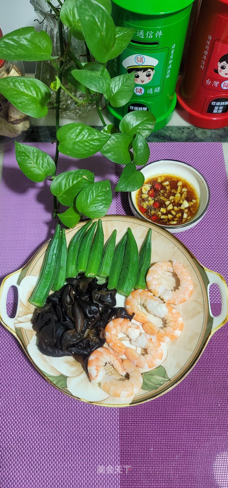 虾仁拌木耳春葵的做法