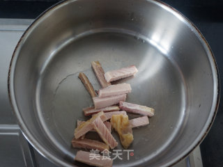 苦瓜炒咸肉的做法步调：3
