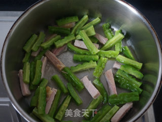 苦瓜炒咸肉的做法步调：5
