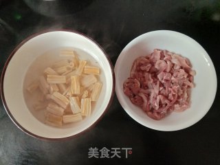 腐竹炒肉的做法步调：1