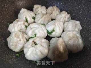 利剑菜肉终喷鼻菇死煎包的做法步调：16