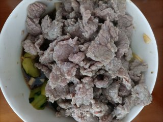 黄瓜拌牛肉的做法步调：6