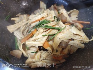 五花肉烧腐竹的做法步调：7