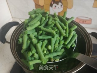 芝麻酱拌豆角的做法步调：2