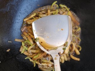 尖椒炒茄子的做法步调：9