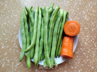 咸肉四时豆炒年糕的做法步调：2