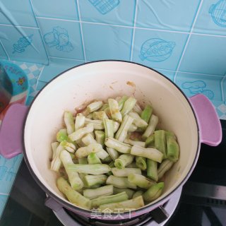 五花肉炖豆角的做法步调：6