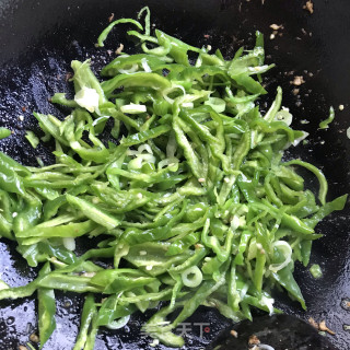 青椒炒里脊肉的做法步调：5