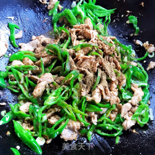 青椒炒里脊肉的做法步调：7