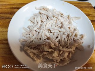 黄瓜拌鸡肉的做法步调：2