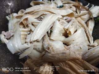 家常烧腐竹的做法步调：3
