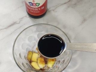 端五节必备之喷鼻菇肉粽的做法步调：1