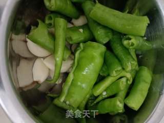 喷鼻辣牛蛙的做法步调：2