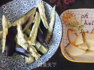 家常炖茄子的做法步调：1