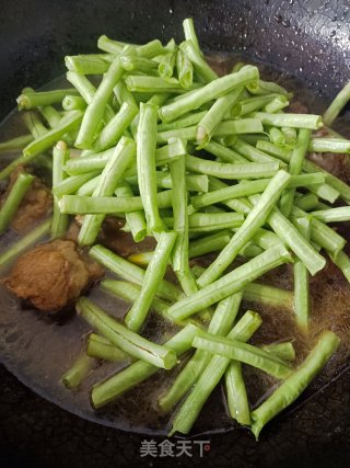 排骨豆角焖里的做法步调：6