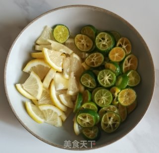 百喷鼻果柠檬饮的做法步调：3
