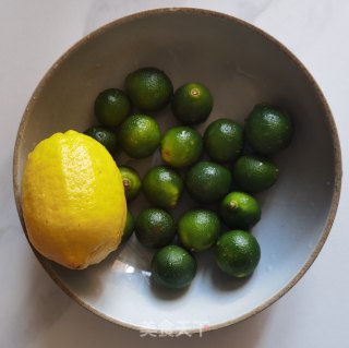 百喷鼻果柠檬饮的做法步调：2