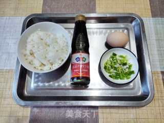 蛋炒饭的做法步调：1