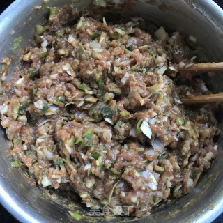 陈虾年夜肉包的做法步调：9