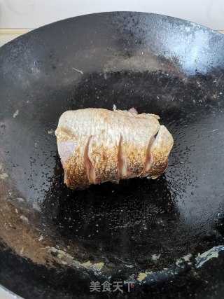 白烧梭鱼的做法步调：3