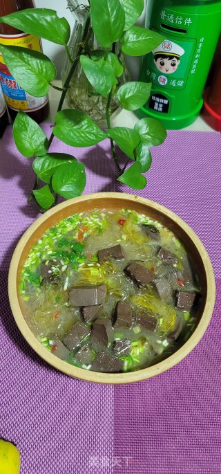 猪血酸菜粉丝汤的做法步调：10