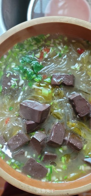 猪血酸菜粉丝汤的做法步调：9