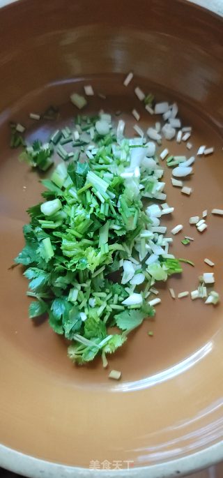 猪血酸菜粉丝汤的做法步调：8