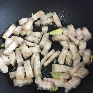 五花肉炒萝卜干的做法步调：4