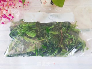 山芹菜热冻保留的做法步调：8