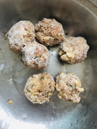 记忧草肉丸汤的做法步调：2