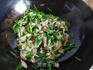 咸肉韭菜炒栀子花的做法步调：5