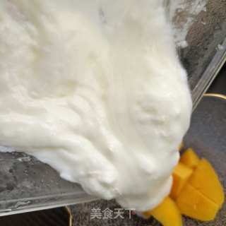 奥利奥芒果拌酸奶的做法步调：4